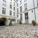 Marais - Fancy One-Bedroom Decorated With Taste