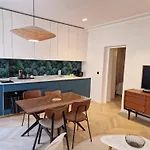 Marais - Fancy One-Bedroom Decorated With Taste